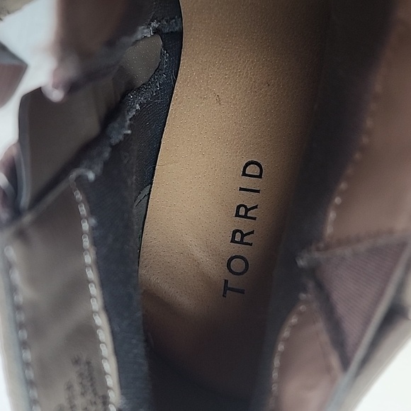 NWT Torrid Size 8W Dark Taupe Heel Bootie With Buckle Ankle Boots - Picture 4 of 9